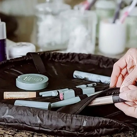 🆕 Drawstring Makeup Bag, Magic Cosmetic Pouch Bag - Picture 6 of 6